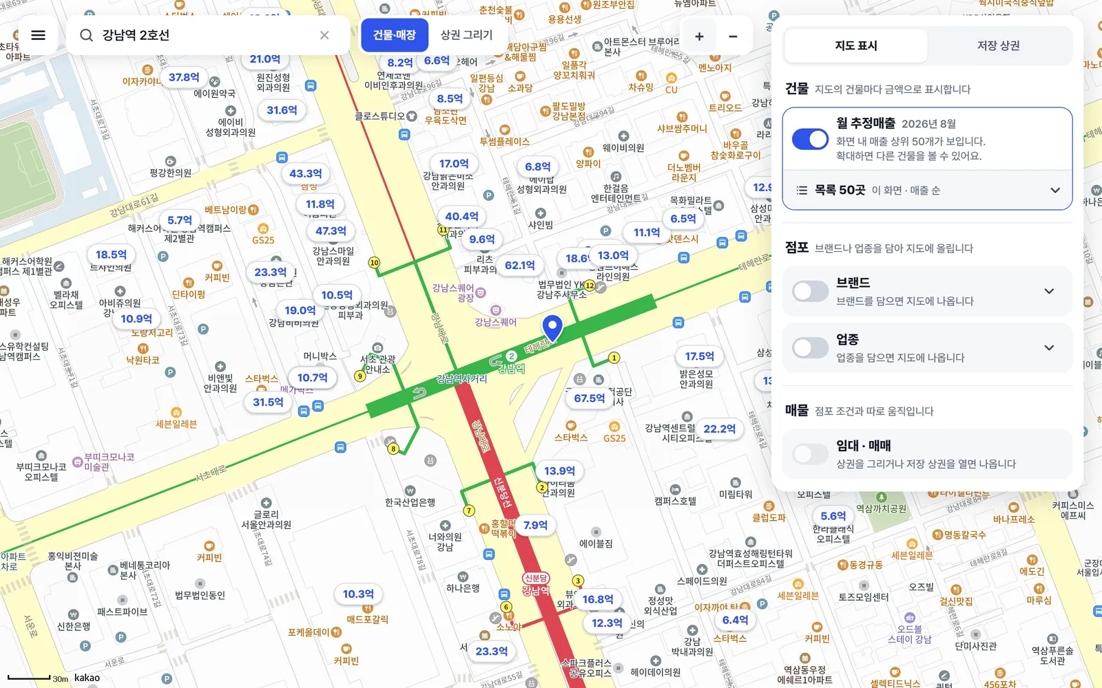 강남역 일대 지도 — 건물마다 월 추정 매출이 금액으로 표시되고 오른쪽 패널에서 건물·점포·매물 표시를 고른다